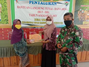 Pemdes Tanggir Salurkan BLT-DD Tahap 7 dan 8 Untuk 20 KK