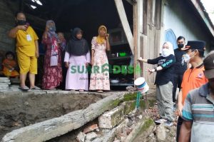Bupati Bojonegoro Pantau Pembuatan Dinding Darurat