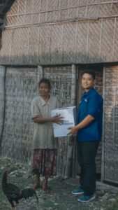 Manajemen Teras Kota Bagikan Parsel Lebaran