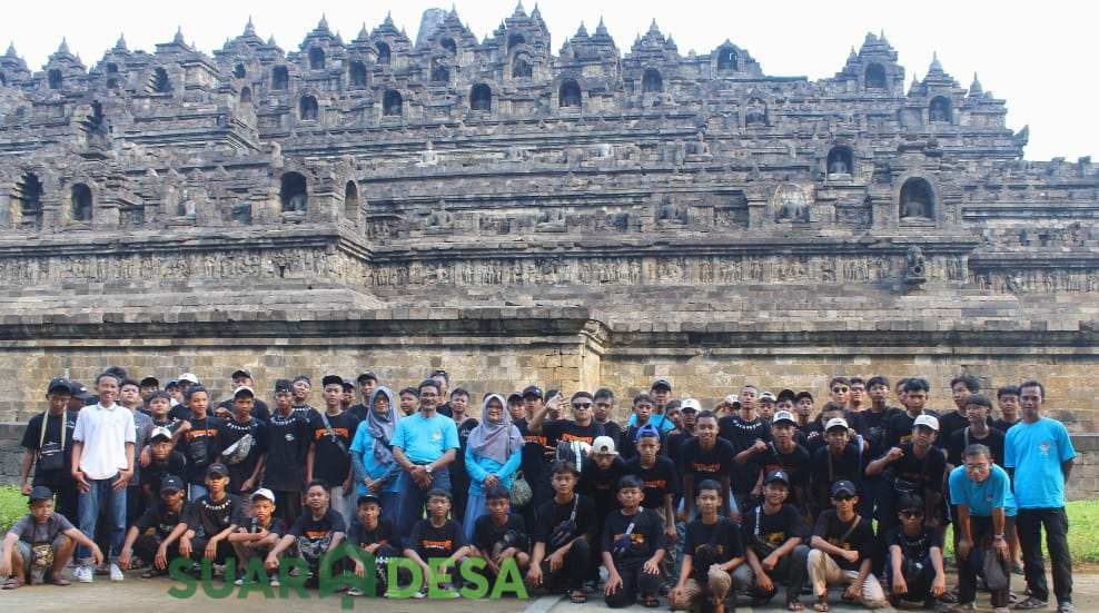 Eksplorasi Budaya: Siswa SMPN 1 Kapas Kunjungi Candi Borobudur