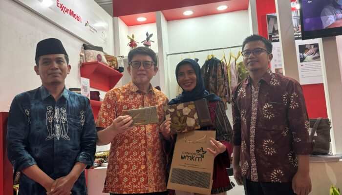 Hadir di Pekan Batik Daerah Omset Perajin Batik Binaan EMCL Melonjak