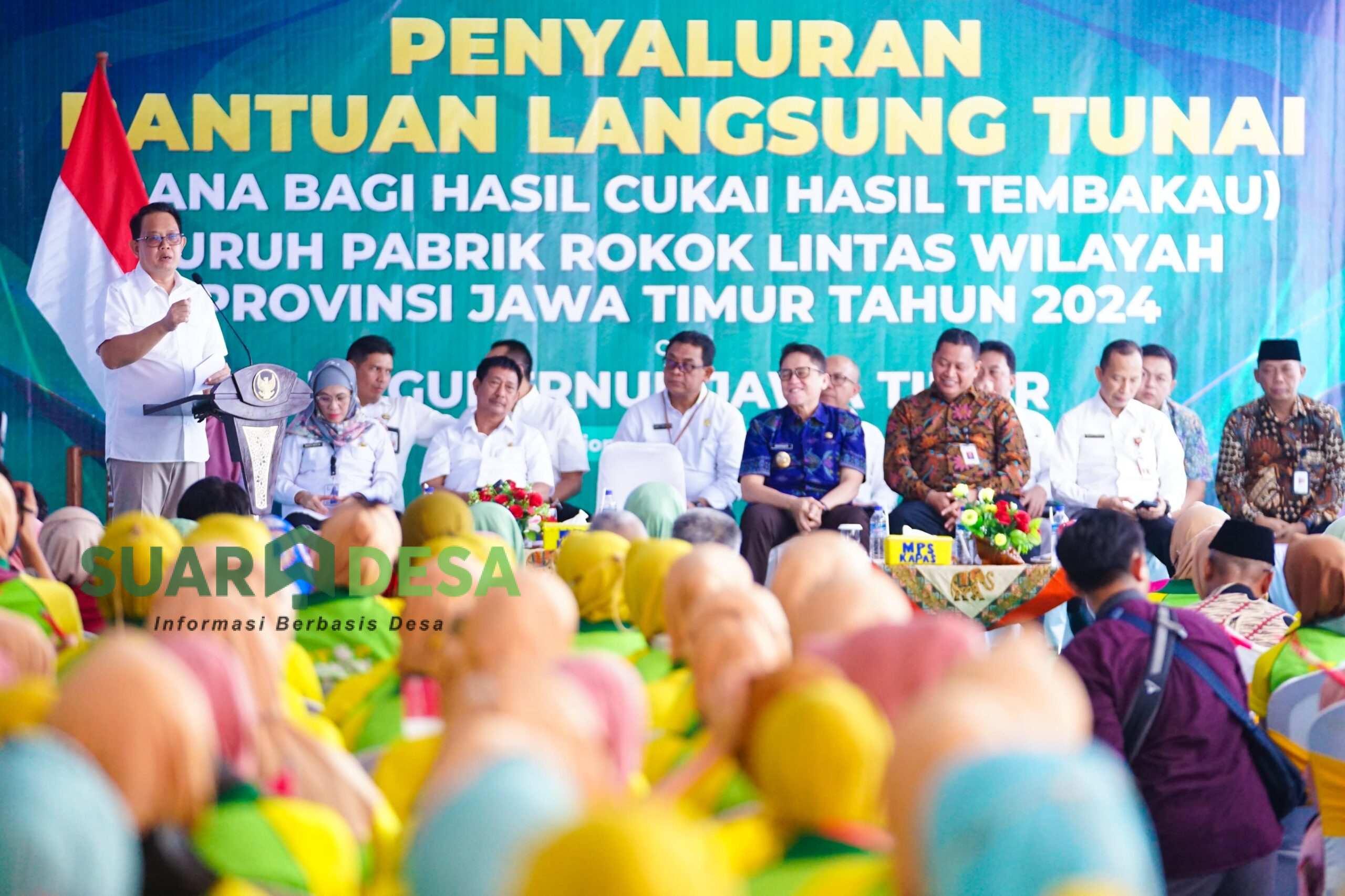 Pj. Gubernur Adhy Karyono Salurkan BLT DBHCHT untuk 393 Buruh Pabrik Rokok di Bojonegoro