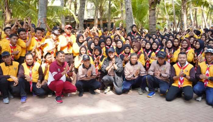 Pramuka SMA/SMK Se-Tuban Semarakkan Kemah Kebangsaan di Pantai Kelapa