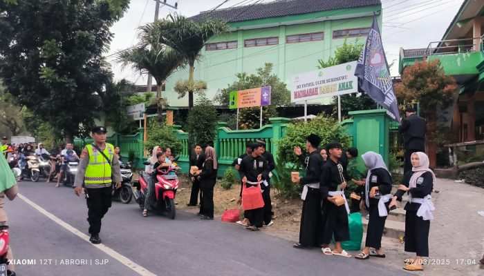 PSHT Ranting Sukosewu Berbagi Takjil dan Berbuka Bersama