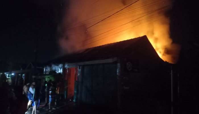 Akibat Konsleting Listrik, Rumah Warga Jatirogo Tuban Terbakar