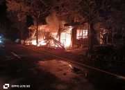 Kebakaran Hanguskan Gudang Alat Resepsi di Sidodadi, Kerugian Capai Ratusan Juta