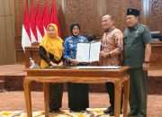 DPRD dan Pemkab Bojonegoro Tetapkan Dua Perda Baru: Perlindungan Petani dan Pengelolaan Sampah