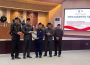 DPRD Tuban Mengesahkan Dua Raperda Inisiatif